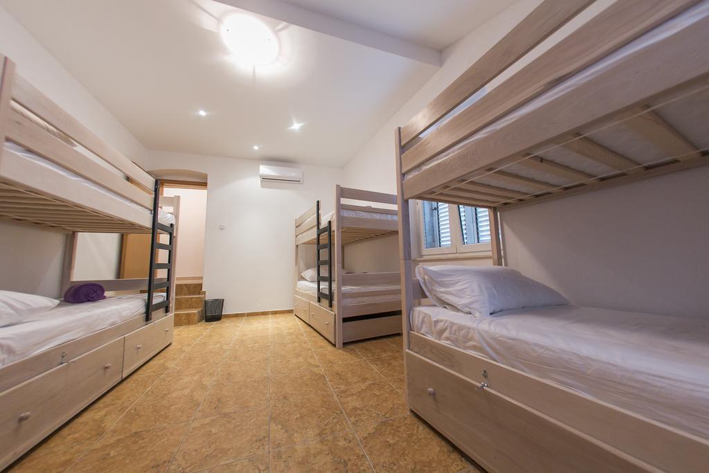 City Hostel Trogir Quarto foto